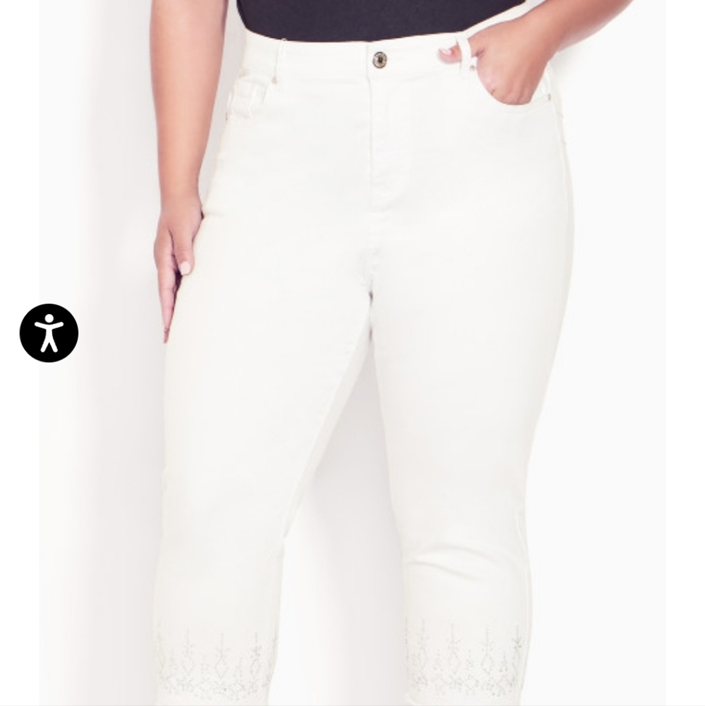 AVENUE Nikita Crop Jean - white